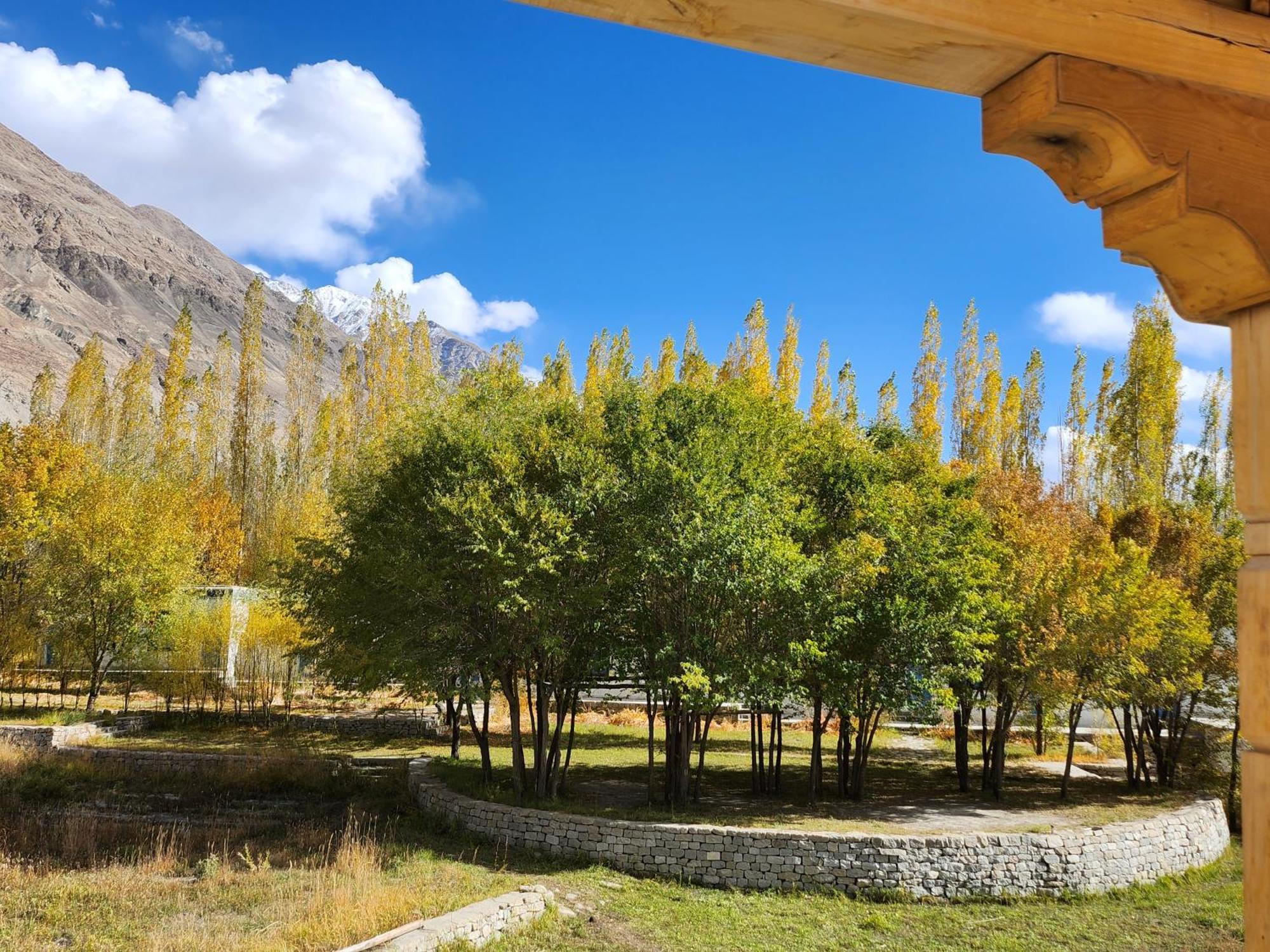 Lharimo Hotel Leh - Ladakh Bagian luar foto